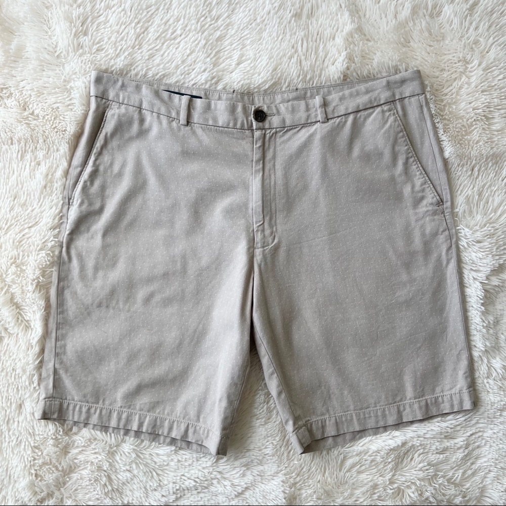 Perry Ellis flat front tan cotton shorts white dot 9” inseam Sz 38